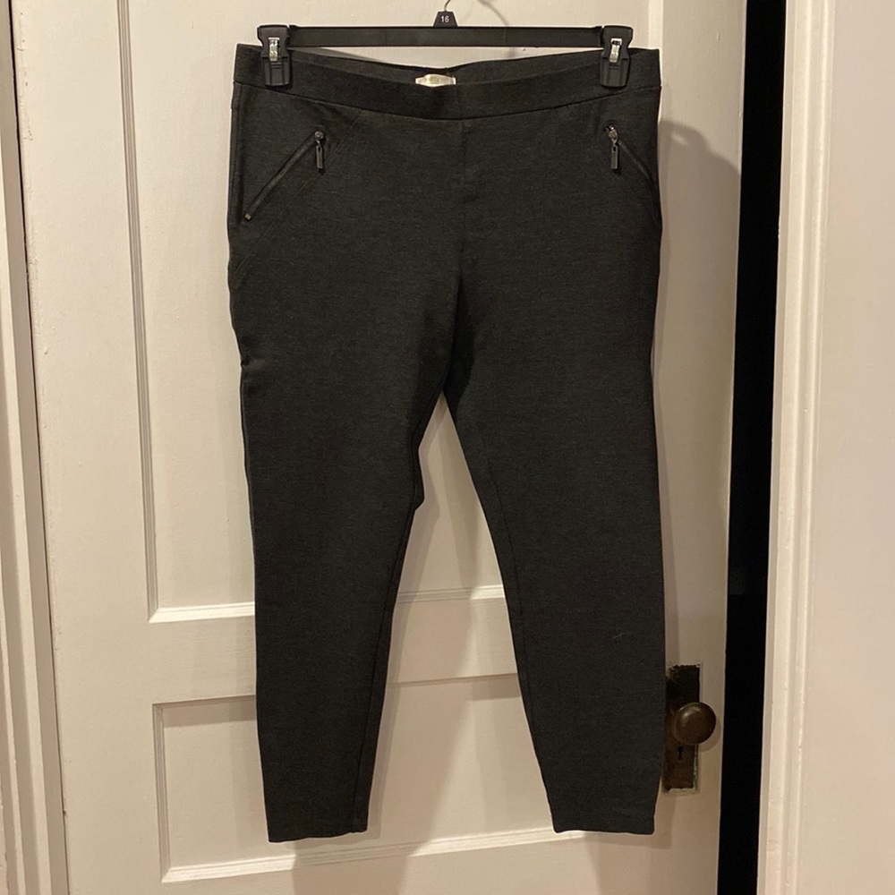 Ladies Maddi M Skinny pants.Dark gray/black. Size XXL. Great condition.Pull on.